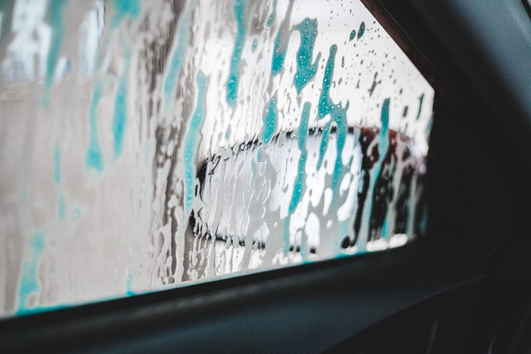 Мийка автомобіля з піною на посту - скільки заробляє автомийка