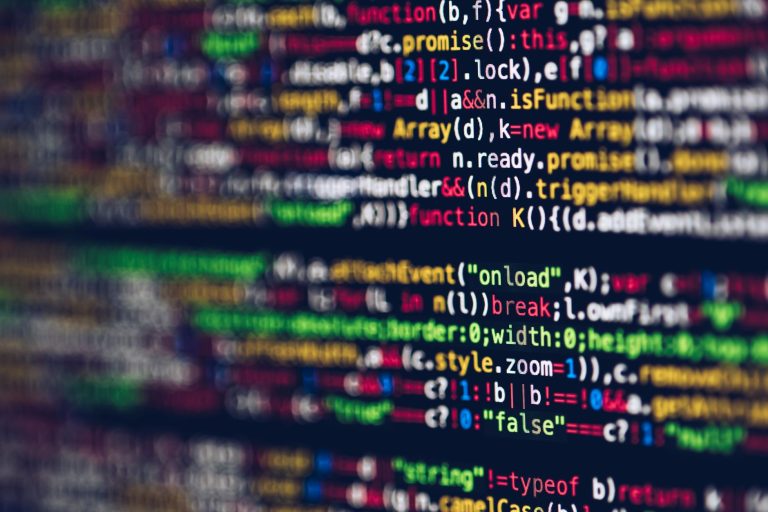 Який КВЕД для IT-послуг у 2026: коди, група, Дія.City Програмний код на екрані комп'ютера