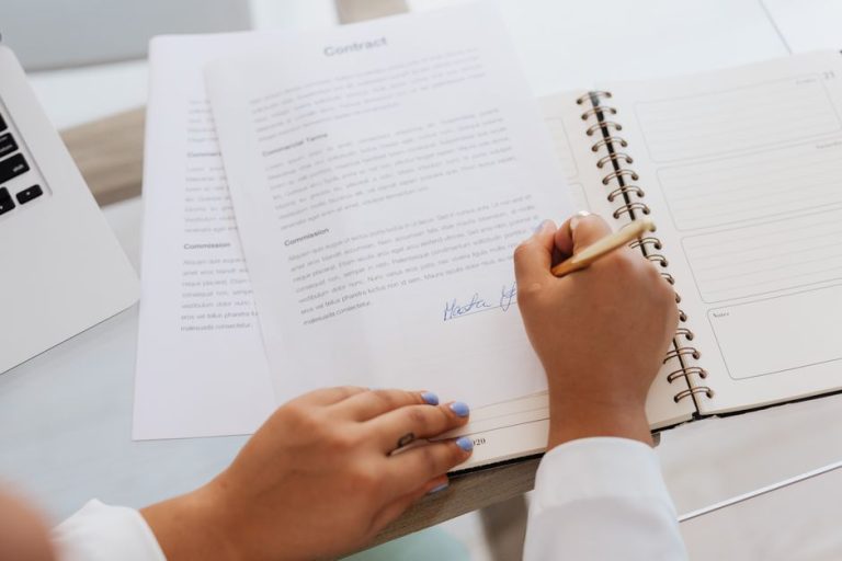 Підписання договору купівлі-продажу готового бізнесу