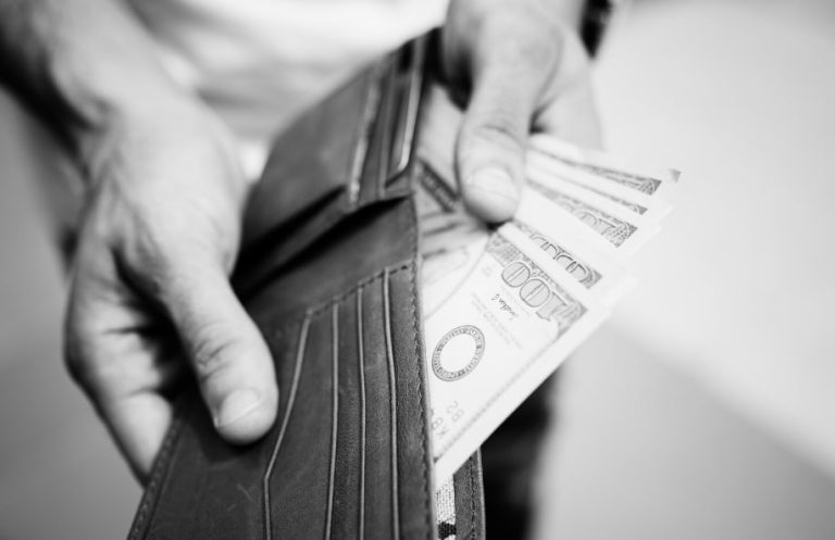 Чому боржники довіряють форумам більше, ніж гарячим лініям
